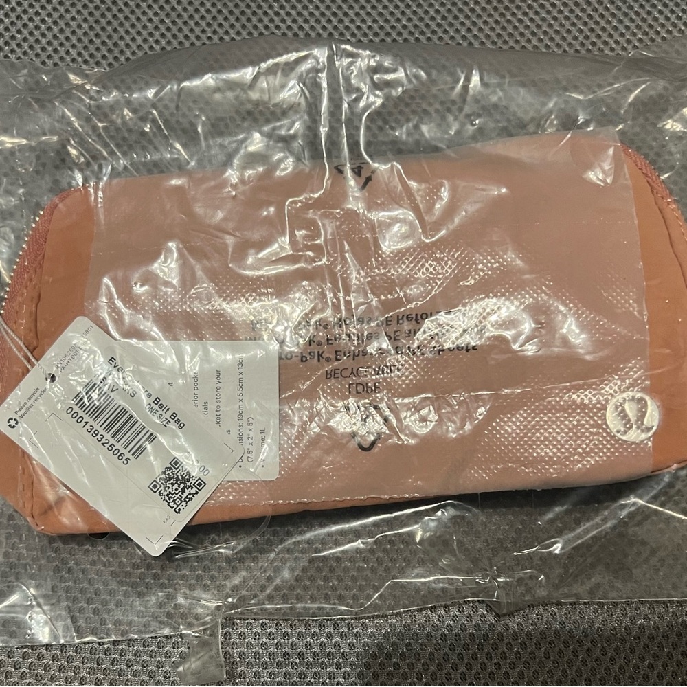 NEW Pink Lululemon Everywhere Belt Bag